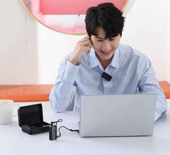 Noise-cancelling Mini Wireless Collar Microphone